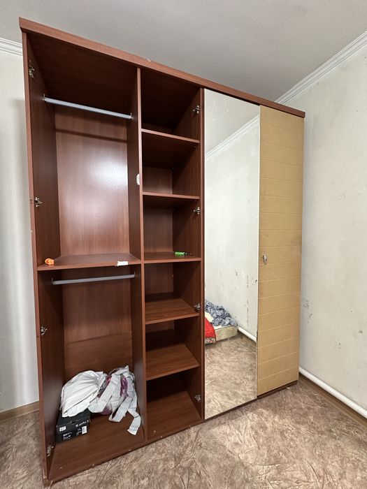 Шкаф разобранный в нормальном состояние