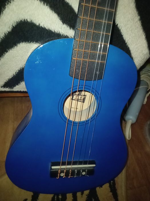 Небольшая гитара.  Отличное состояние