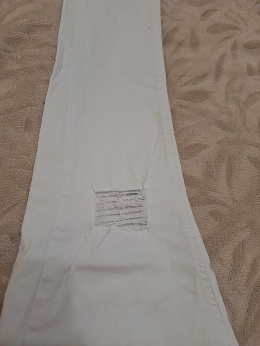 Бели дънкови панталони - къси и дълги