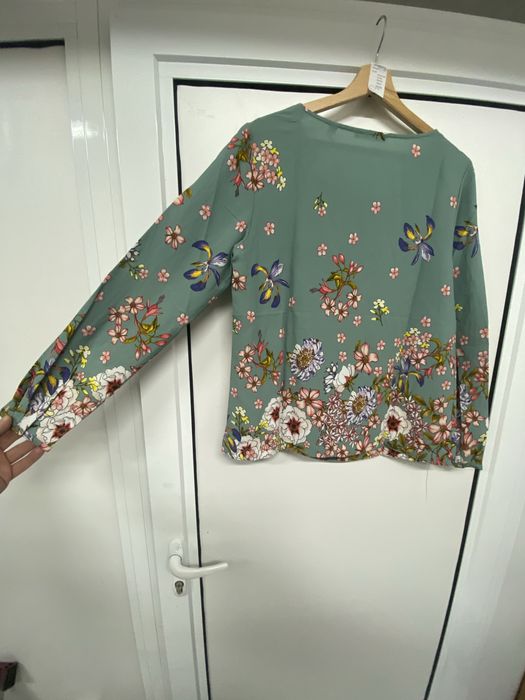 Дамска риза с цепки на ръкавите