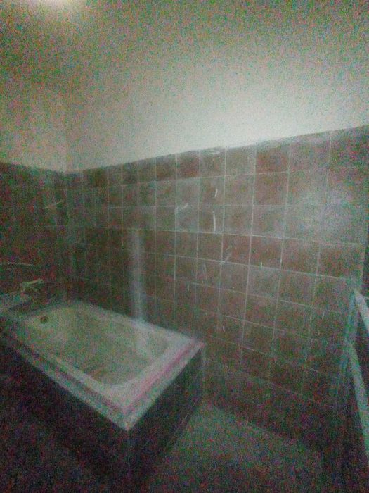 Qorakoʻl tumani 3 xonali uy sotiladi