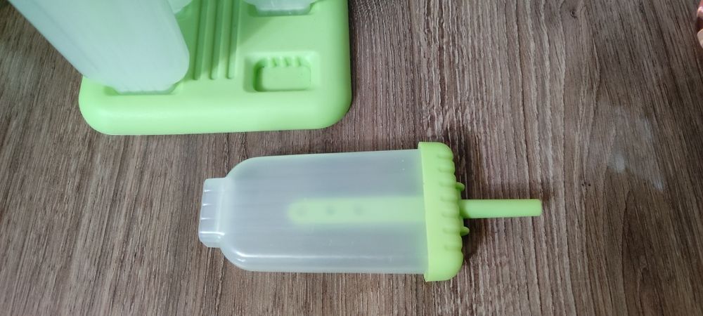 Формочки для изготовления мороженого. Новые. 6 штук.