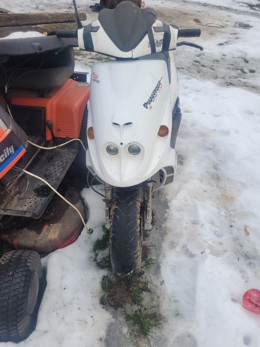 Vând  scuter malaguti