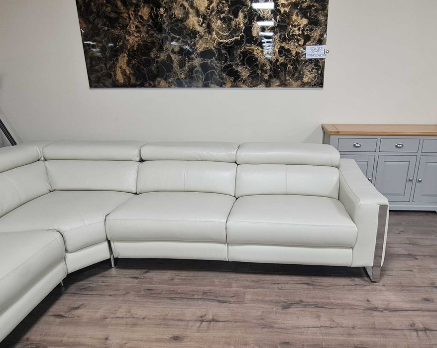 Дизайнерски кремав ъглов диван Torres с електрически релакс механизъм