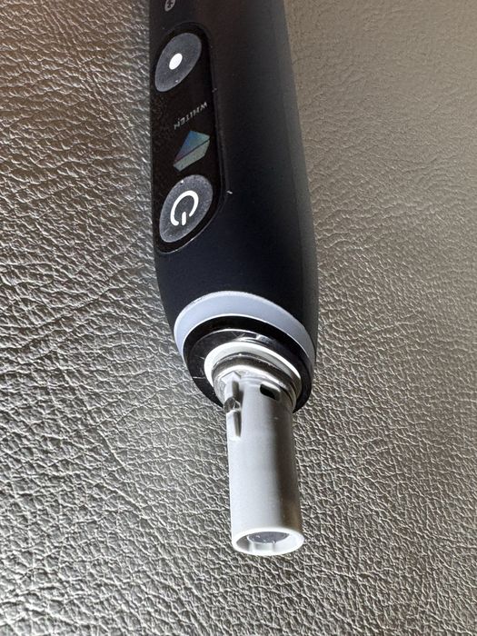 Periuță Oral B io8