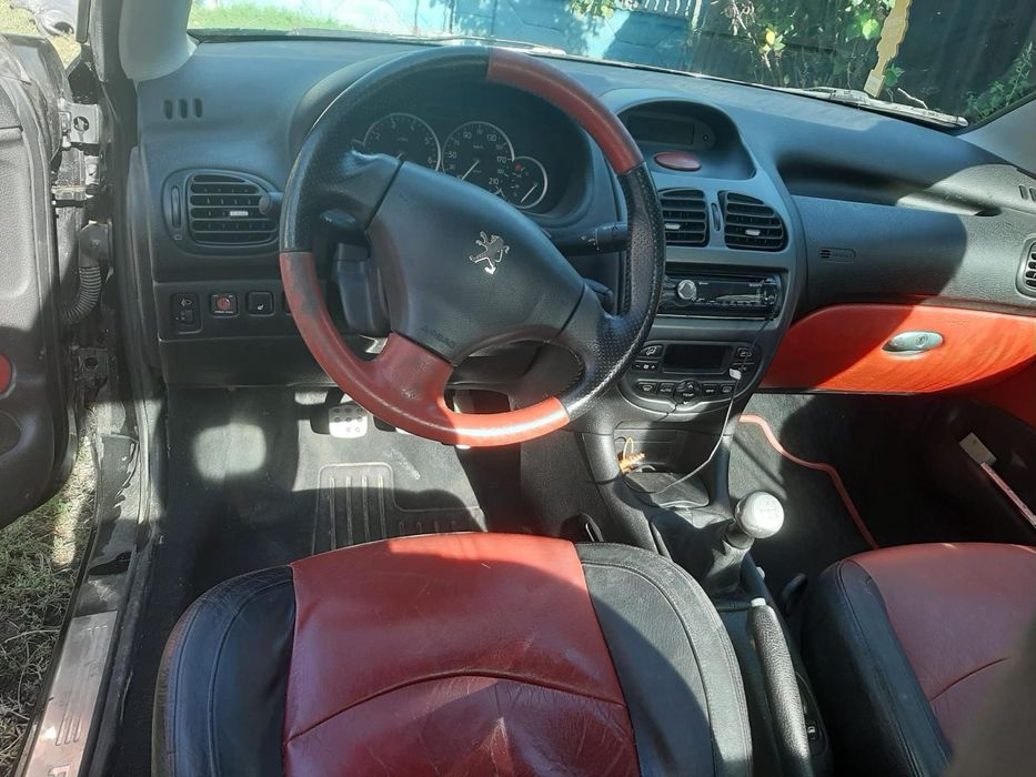 Proprietar Peugeot 206 CC 2004 fuul obțions functională- piele