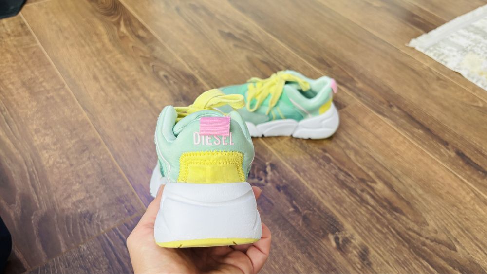 Adidasi/pantofi sport Diesel marimea 30