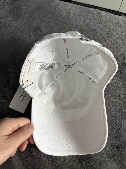 Calvin Klein Jeans seasonal sapca unisex alba cu logo negru os noua