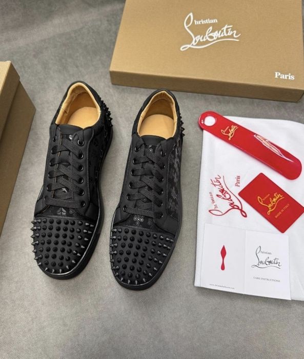 pantofi sport Louis Junior Spikes de la Christian Louboutin.