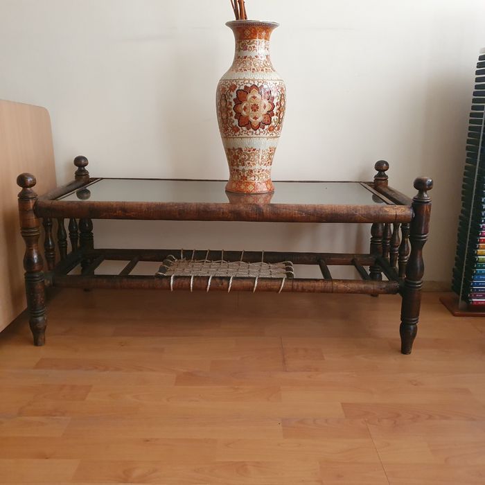 Офис шкаф - 1 брой, дървена маса съд стъкло, стъклена маса за TV