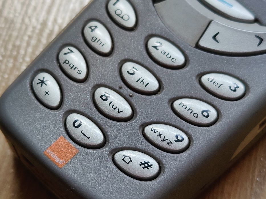 Nokia 3310 gri + husa originala