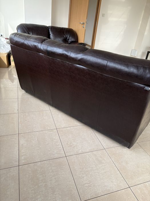 Два кожени дивана