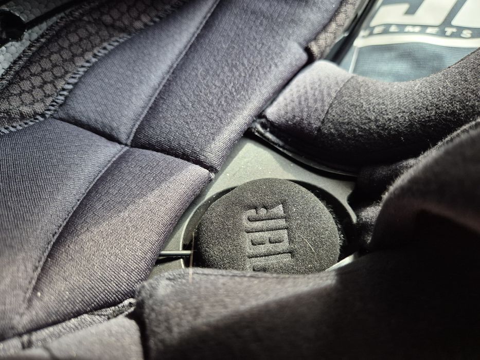 HJC RPHA 70 каска + Cardo Packtalk Slim JBL интерком – като нова