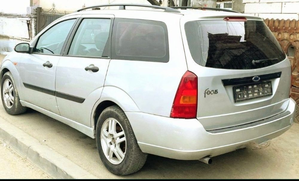 Ford Focus mk1 - motor,cutie,AC,radiator,caseta,uși,bara,triple,haion