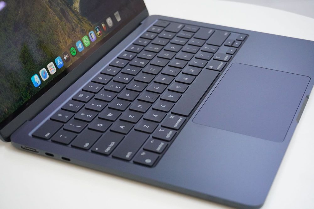 Macbook M2 16/256