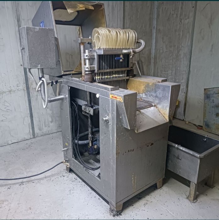 Иньекцинно-мариновочный аппарат,для мясных продуктов.