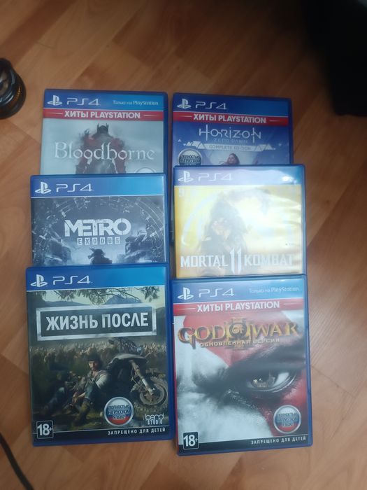 Продам PS 4 в отличном состоянии