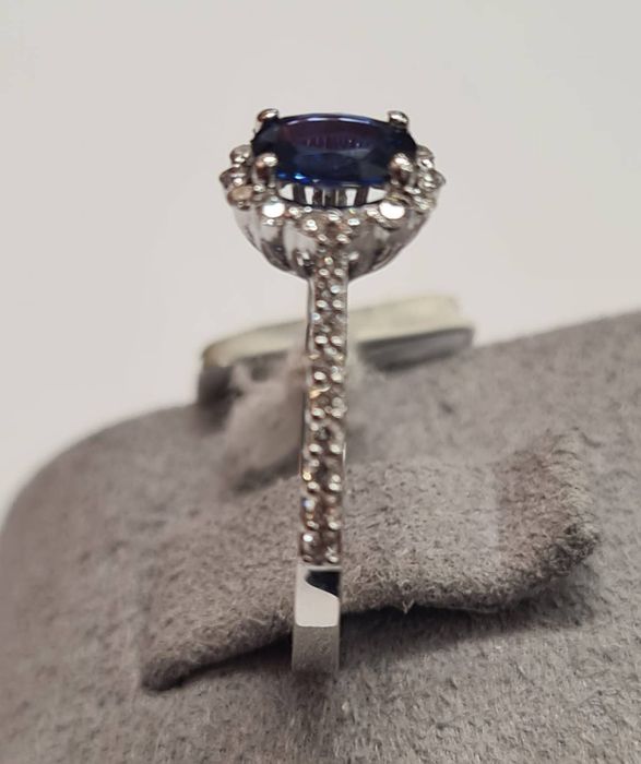 Inel din aur alb de 14k, cu safir natural si diamante naturale, IAU806