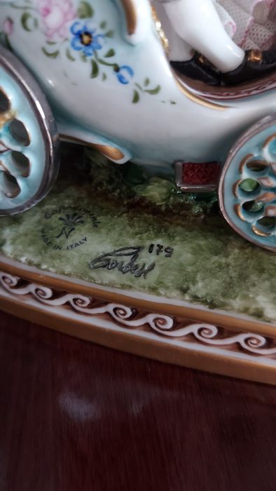 Шикарная статуэтка карета с лошадьми  Италия