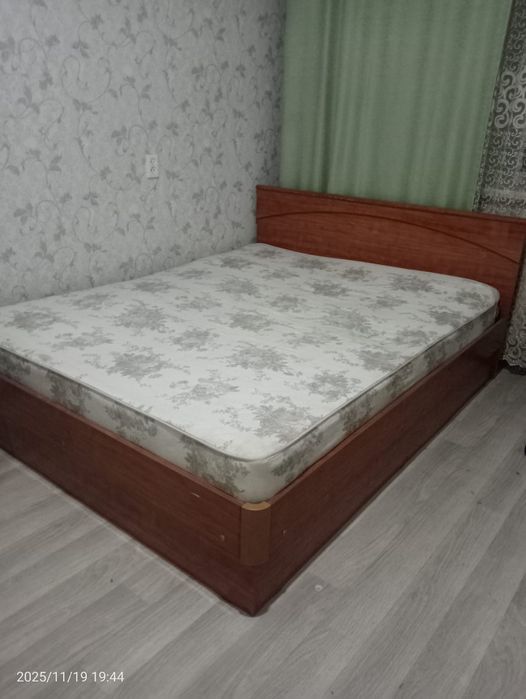 Продам б/у кровать