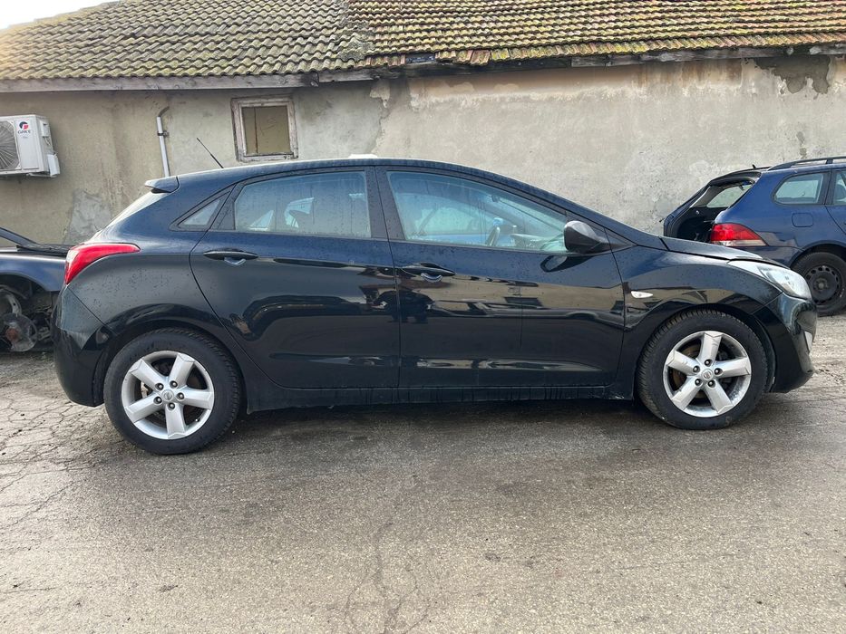 На части HYUNDAI i30 1.4 CRDi DOHC 16V 2012год бензин