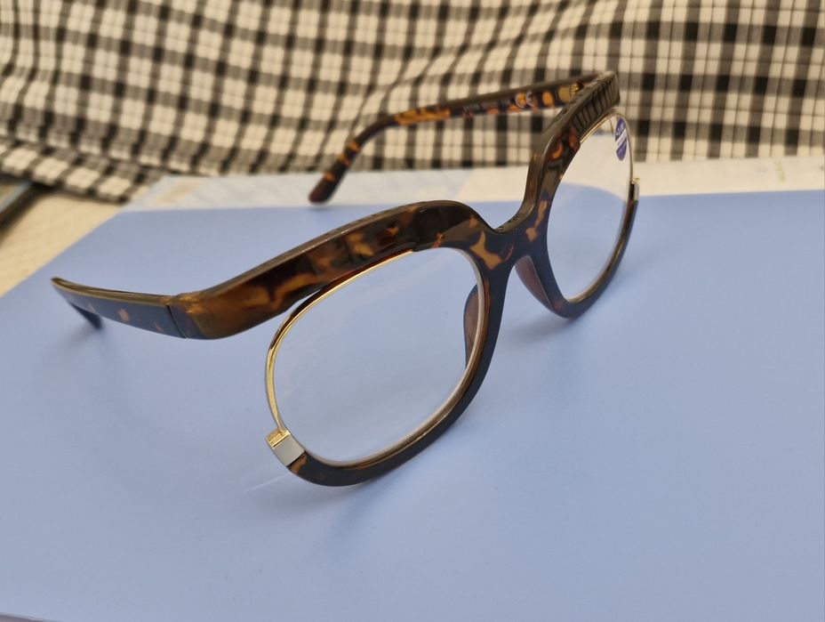 Очки для чтения.