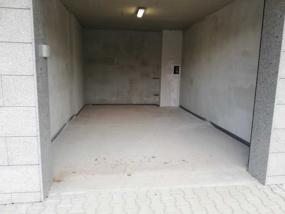 Дава се под наем Гараж / Паркомясто в София, Младост 4 - 23 кв.м за 174.42 € - Снимка #2