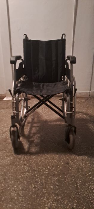 Scaun cu rotile persoane cu handicap