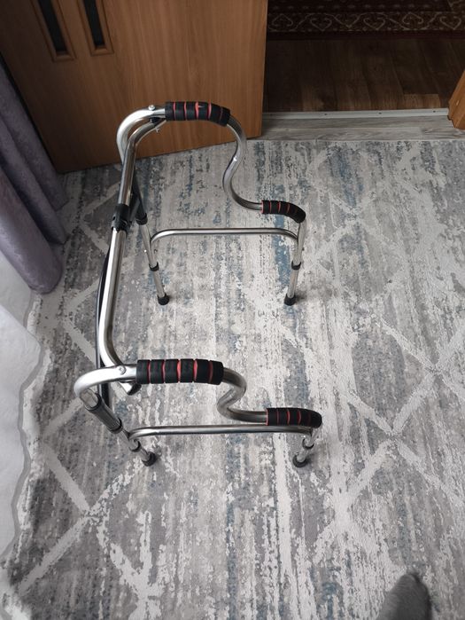 Продаю ходунок для реабилитации