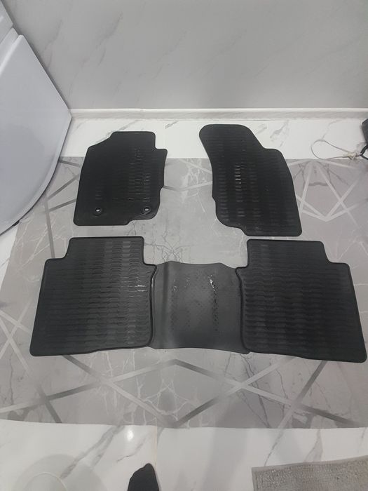 Полики на Хайлюкс