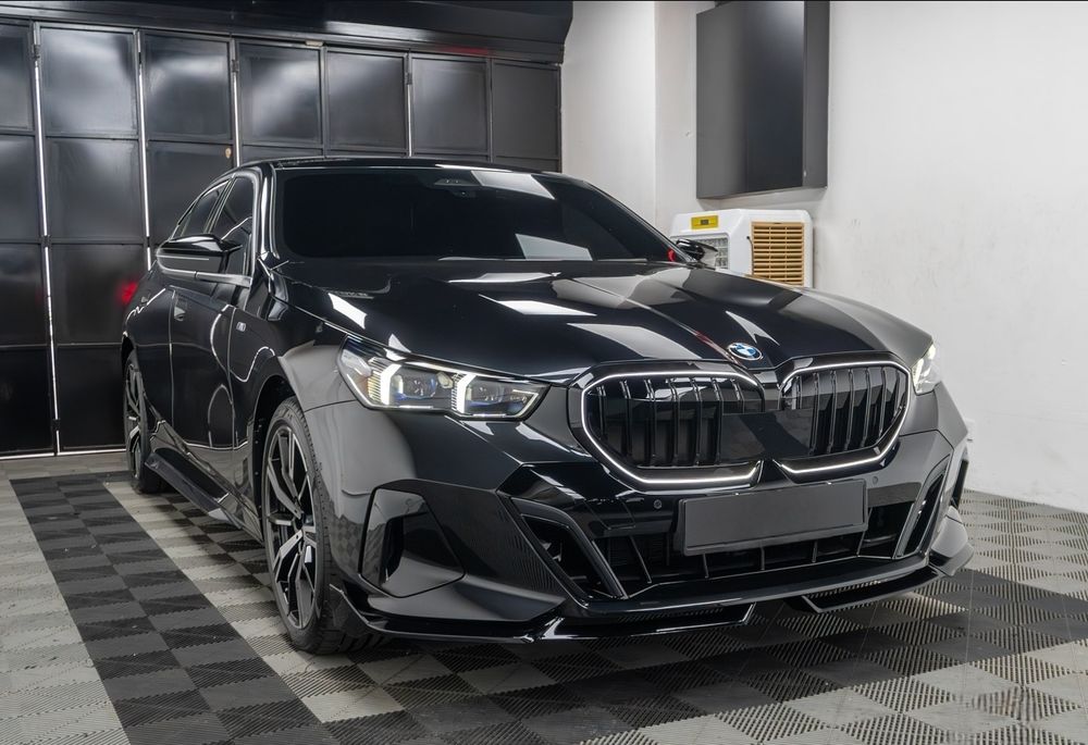 Bmw G60 mtech пакет предна броня задна броня прагове решетка М пакет