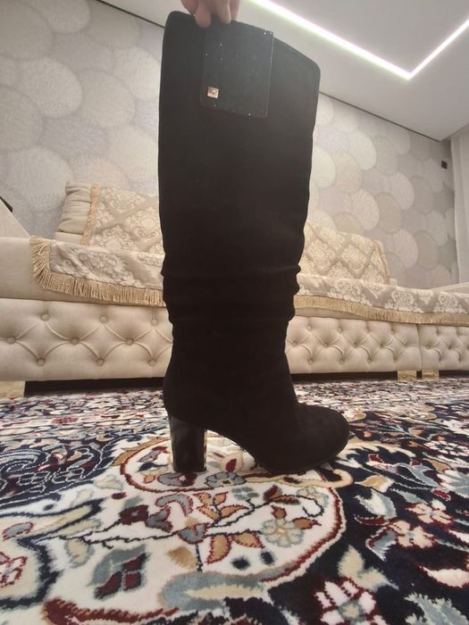 Продам замшевые сапоги