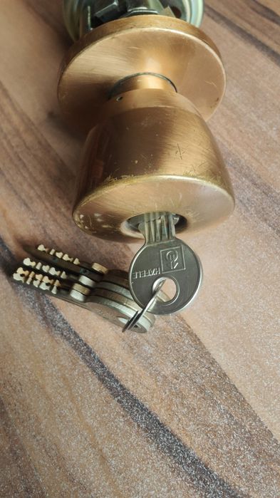 Оригинална брава Häfele с дръжки тип топка месинг, с ключове, 6 ключа