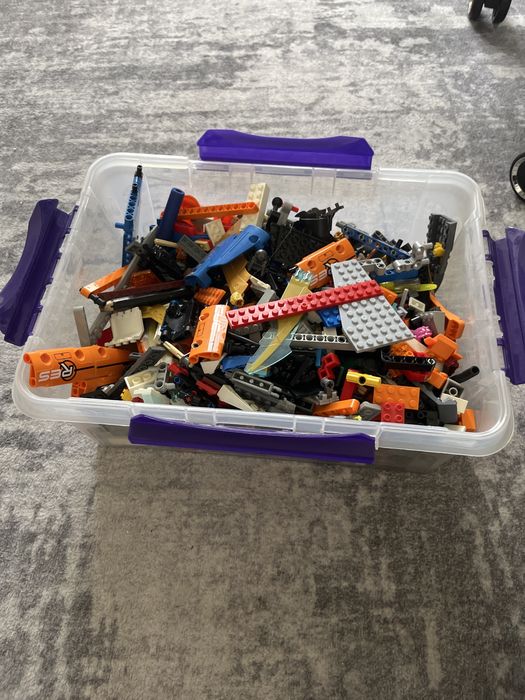 Большая коробка lego