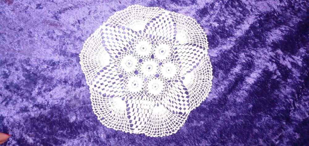 На една кука карета, кърпички, покривки