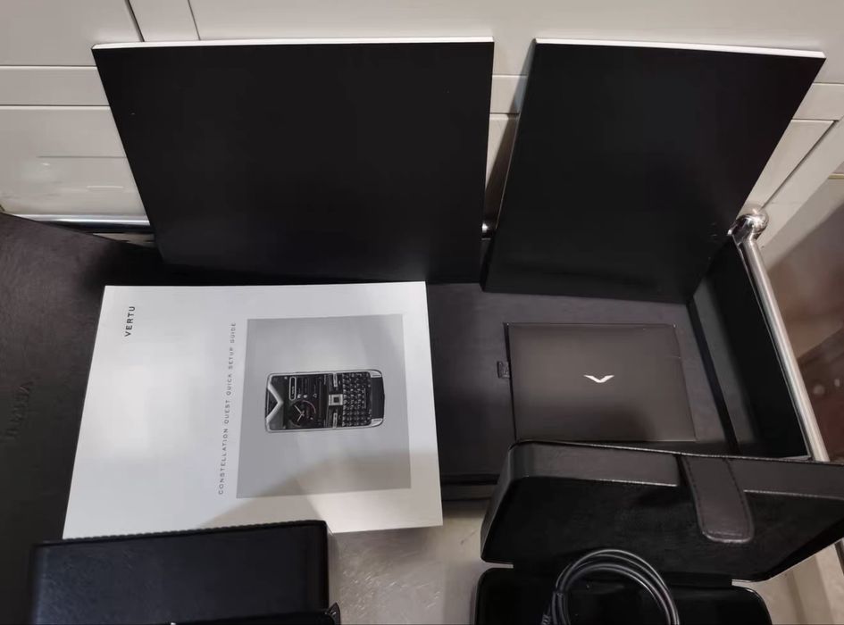 Продается телефон Vertu Constellation Quest  оригинал!