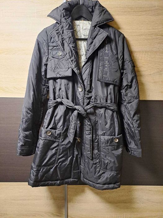 Дамски якета и бежов тренчкот LC Waikiki