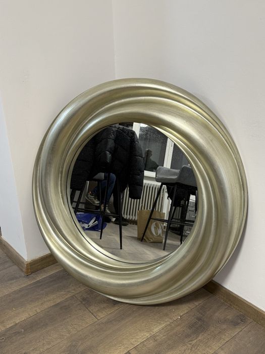 Oglindă decorativă pictată și sculptată manual