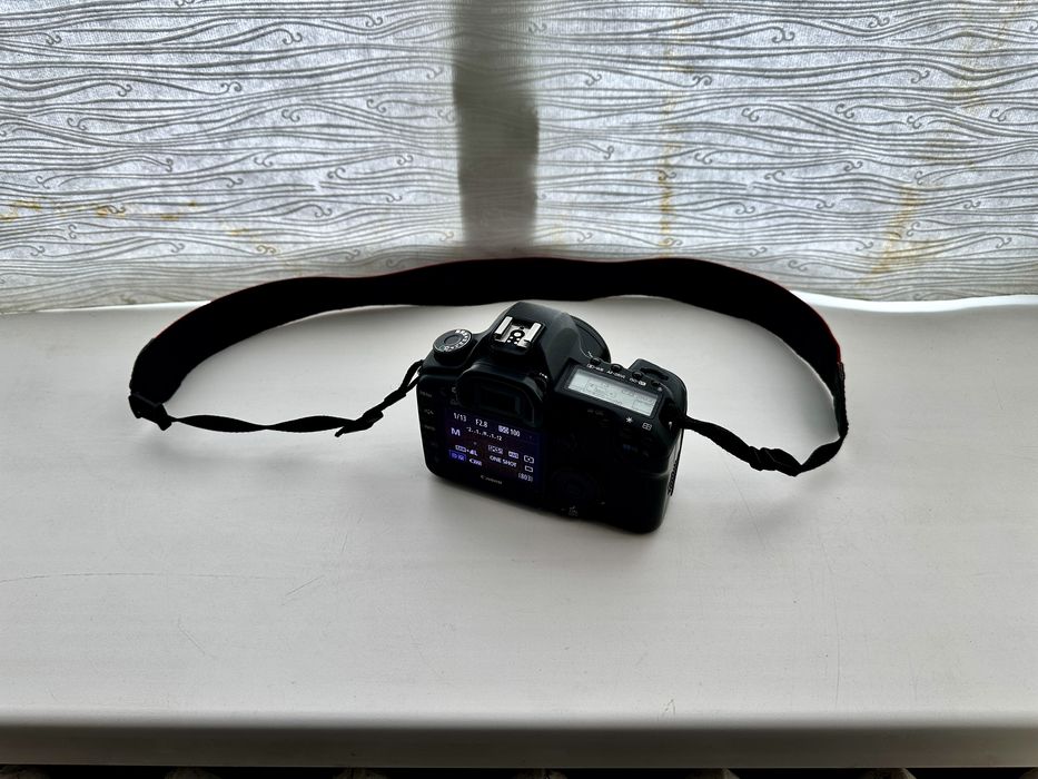 Canon EOS 5D Mark 2 + Canon 50mm f1.8