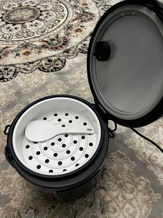 Мультиварка в отличном состояние