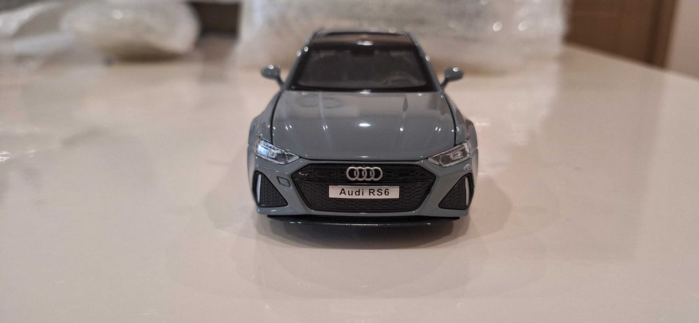 Ауди Audi RS6 1:32 отваряеми врати, капак, светещи фарове и стопове