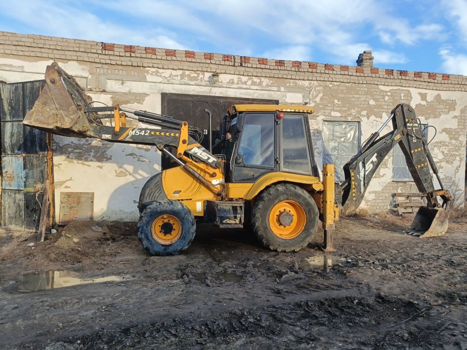 Срочно продам экскаватор погрузчик MST m542