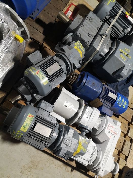 Motor electric trifazat SEW cu reductor și variator de turatie, 1.1kW,