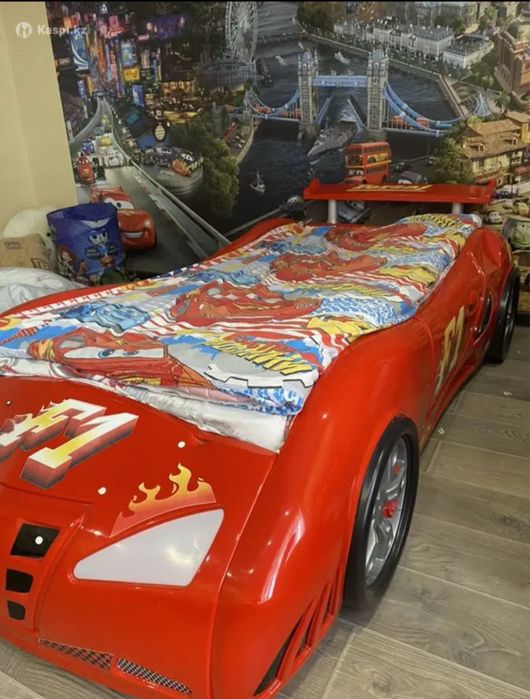 Кровать машина детская