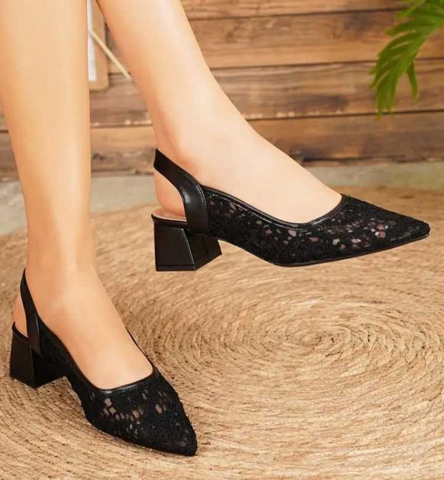 Pantofi eleganți din dantelă măsură 38