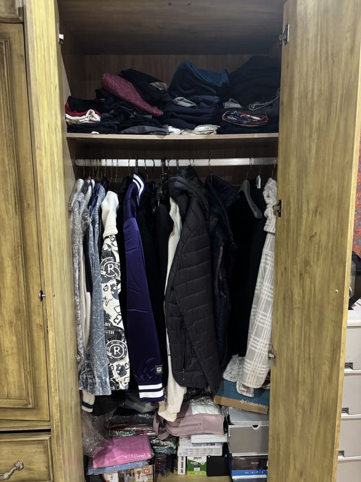 Продам шкаф б/у . В среднем состаянии