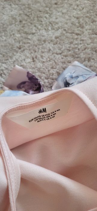 Прекрасни детски роклички HM