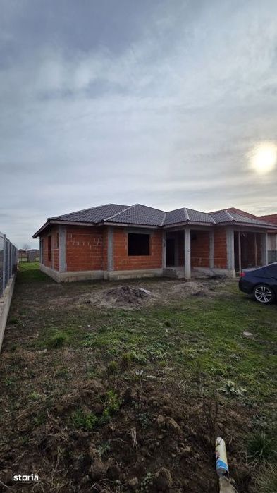 Casa la rosu de vanzare – Vetis, str. Viorelelor