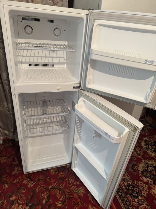 Холодильник LG рабочий