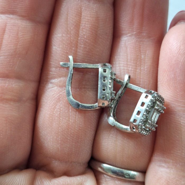 Елегантни сребърни обеци с циркони